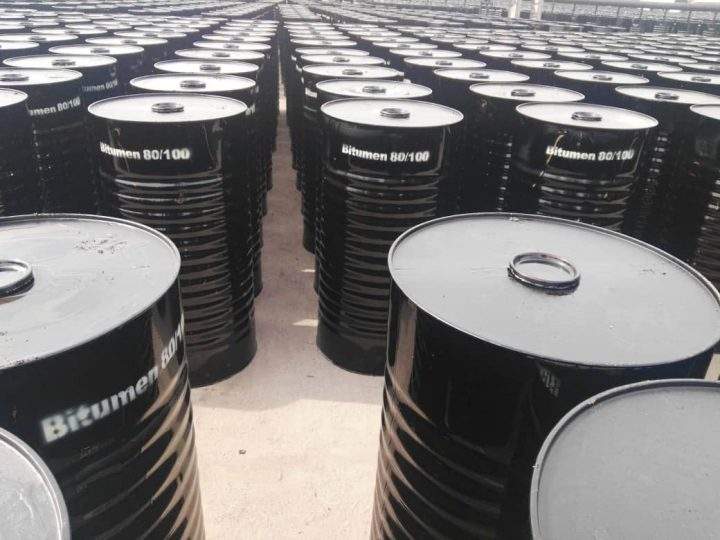 Bitumen drums prepared for industrial transport