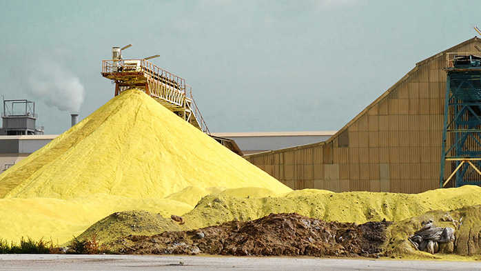 Yellow granular sulfur for industrial shipment